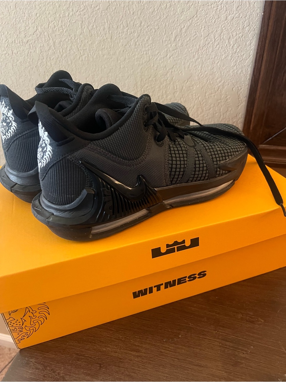 Nike LeBron Witness Low Basketball Shoes - Black
